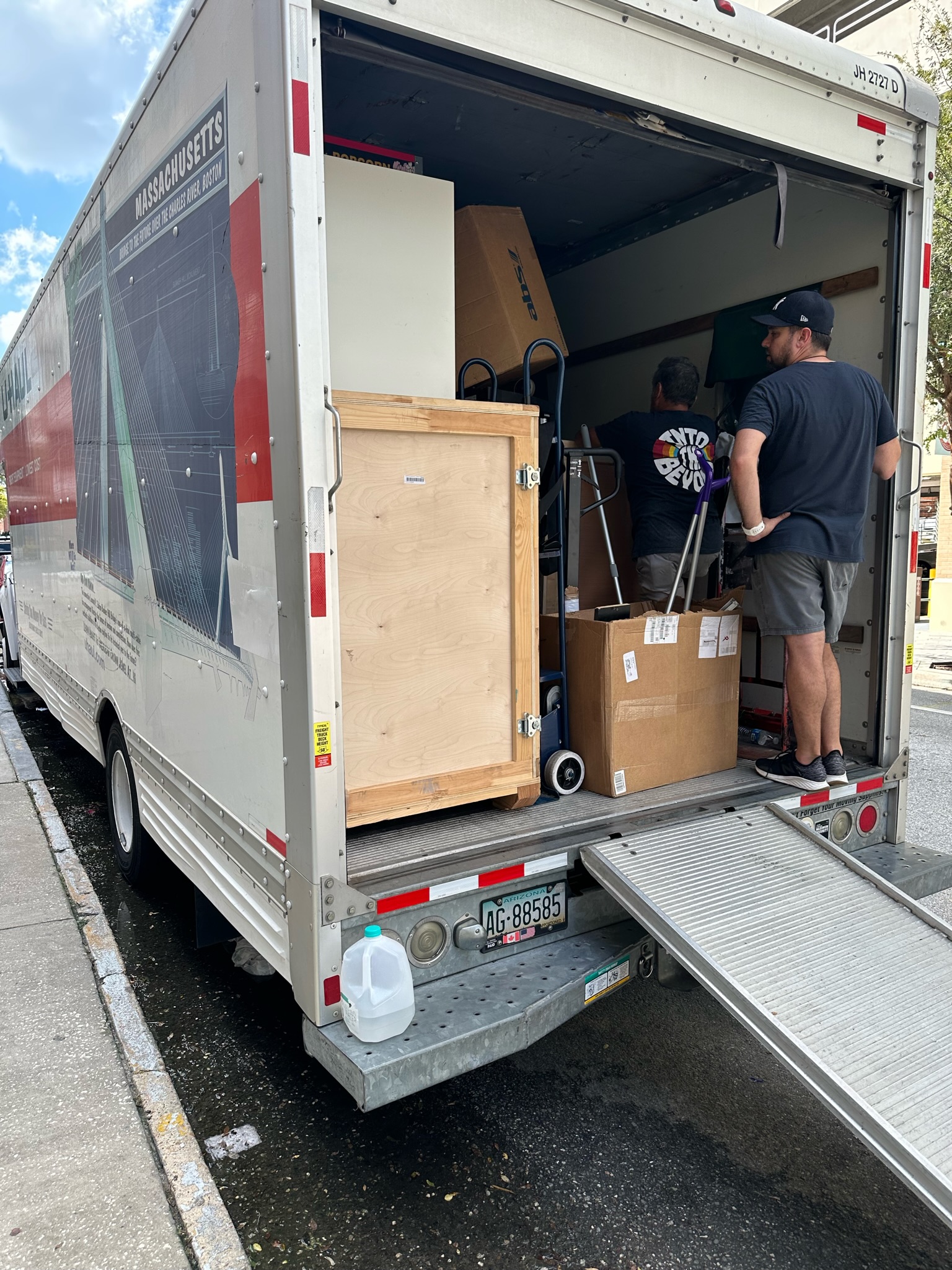 HeavyLifters moving team in action